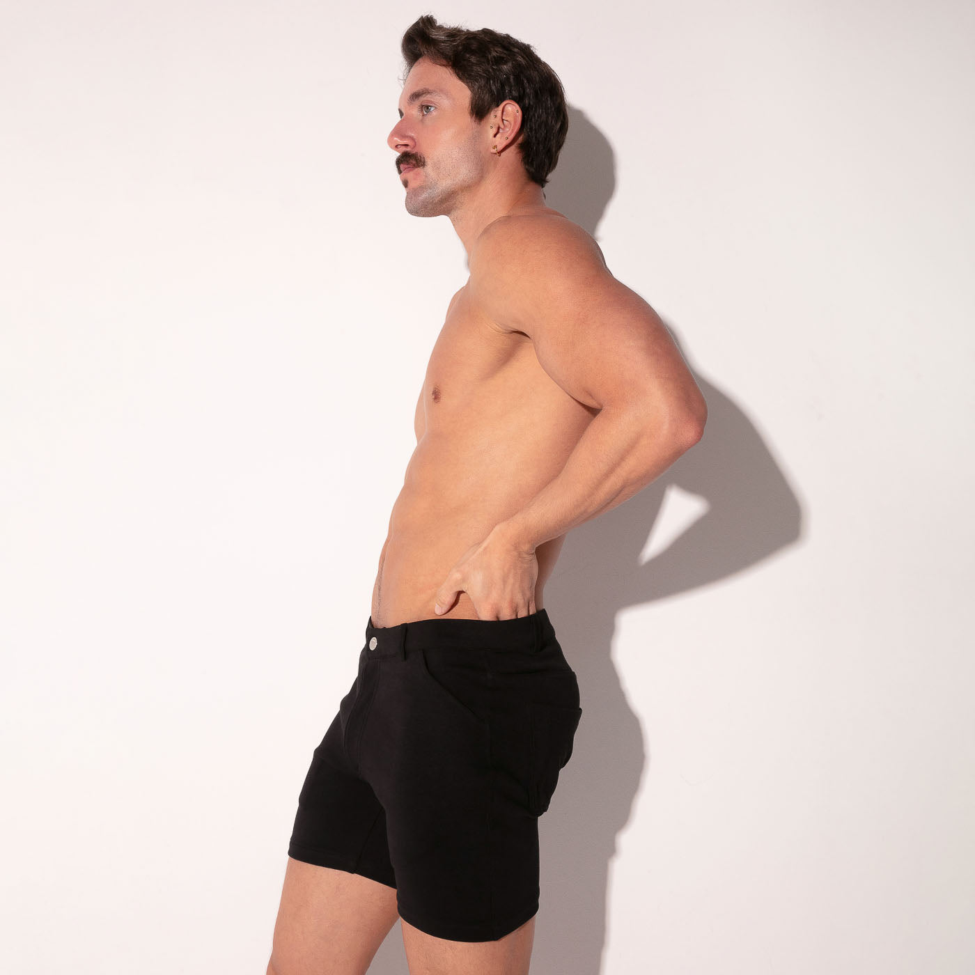 ICONIC BERMUDA SHORT BLACK