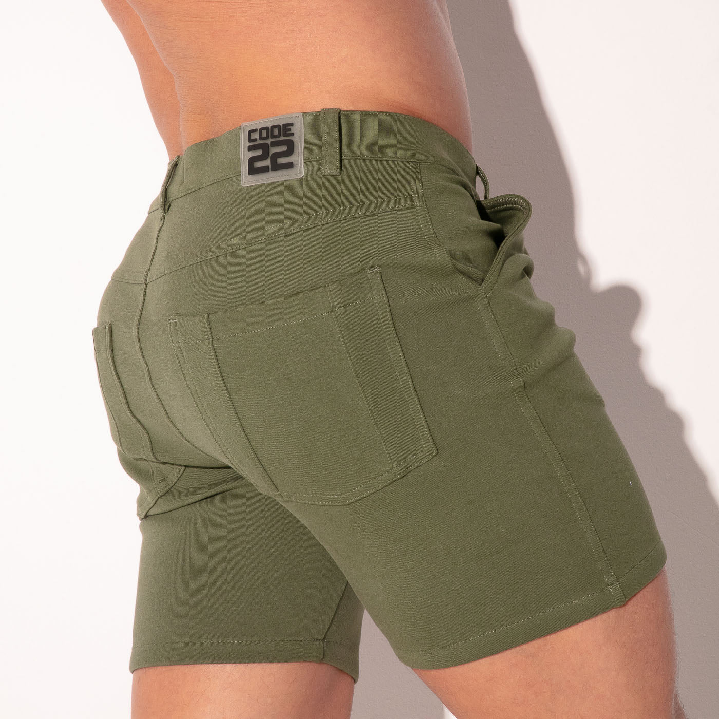 ICONIC BERMUDA SHORT KHAKI