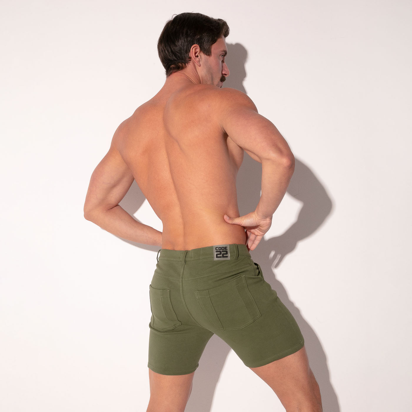 ICONIC BERMUDA SHORT KHAKI