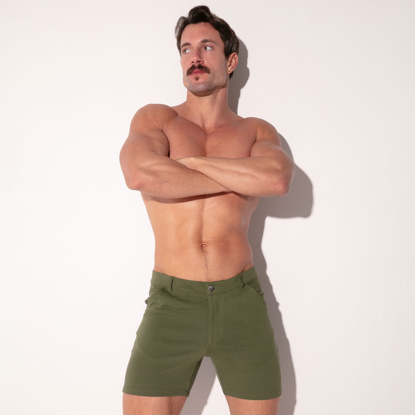 ICONIC BERMUDA SHORT KHAKI