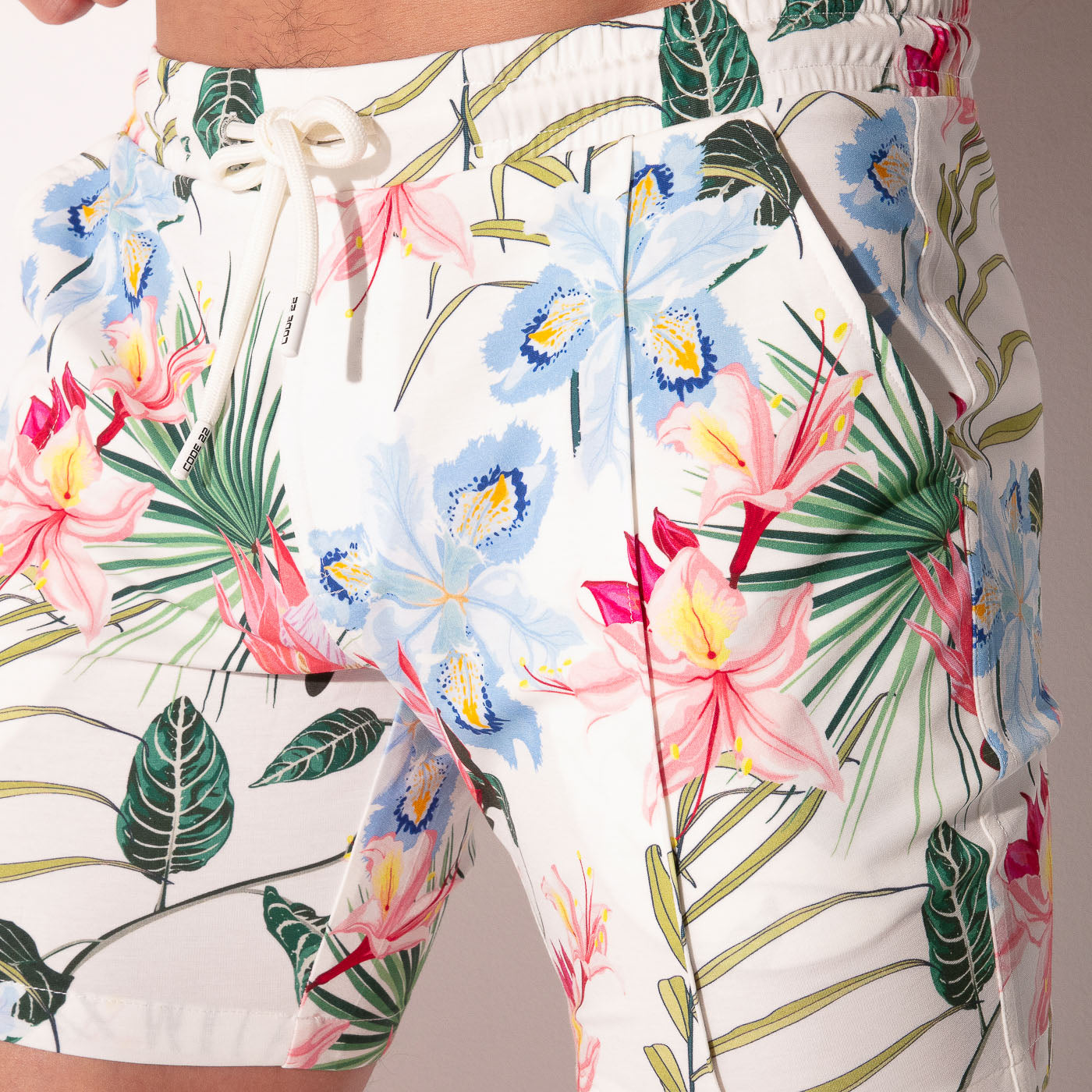 SILKEN SHORT WHITE